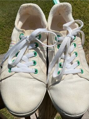 Vionic Beach White Canvas Lace-Up Sneakers
